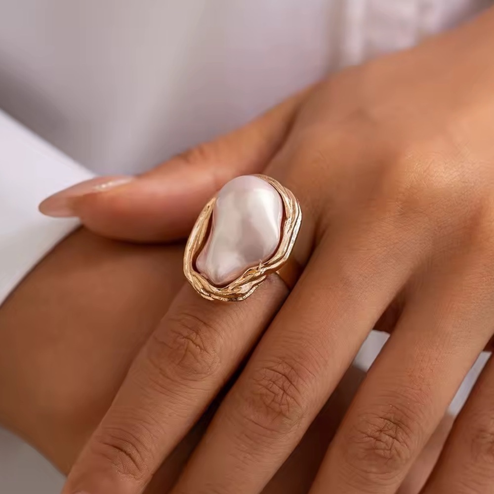 NEW! Zara model Gold and Pearl Women's Ring 
Adjustable